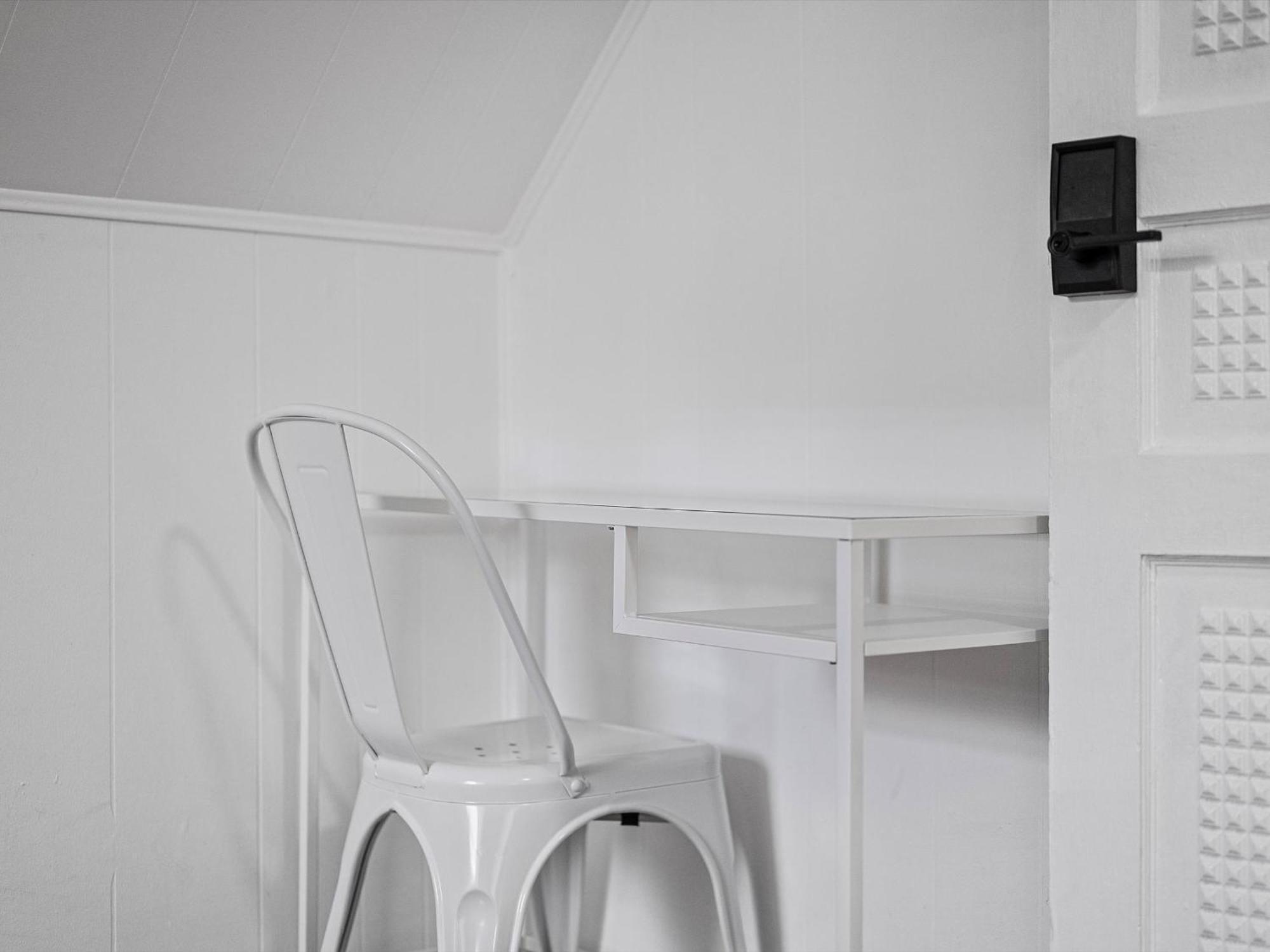 Shadyside, 3c Spacious & Modern Private Bedroom With Shared Bathroom And Free Parking Homestay