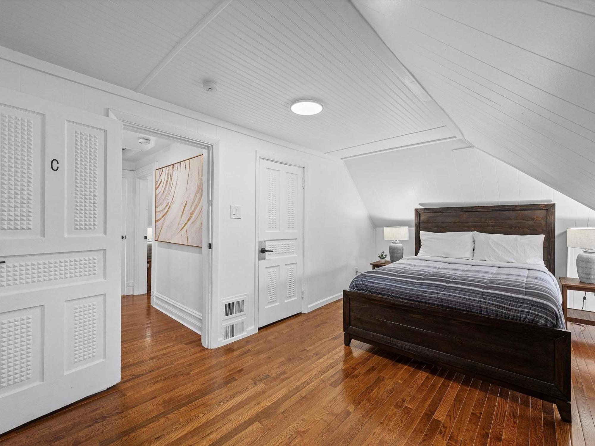 Homestay Shadyside, 3c Spacious & Modern Private Bedroom With Shared Bathroom And Free Parking Pittsburgh